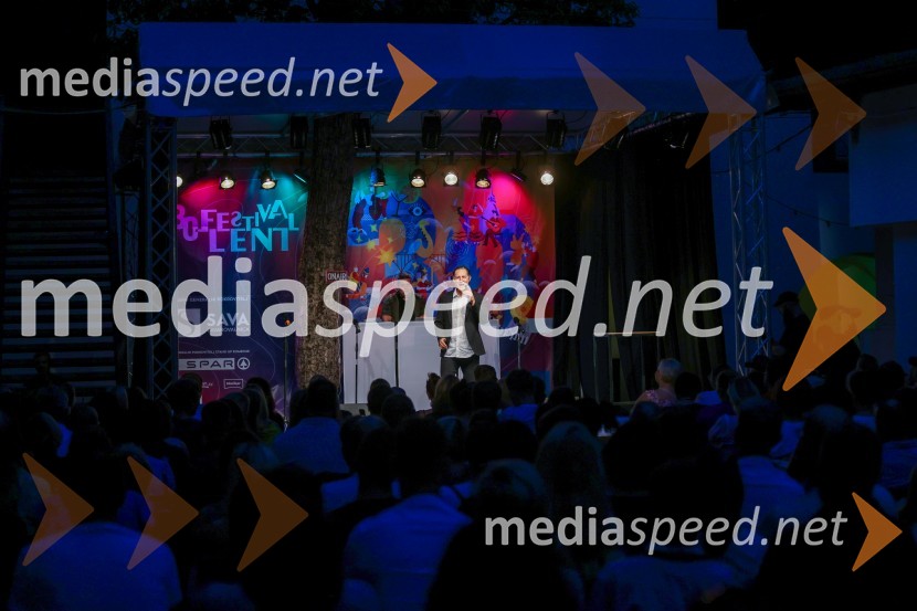  John Denhof, predsednik uprave NKBMAutsajderji, dobrodelni stand up roast