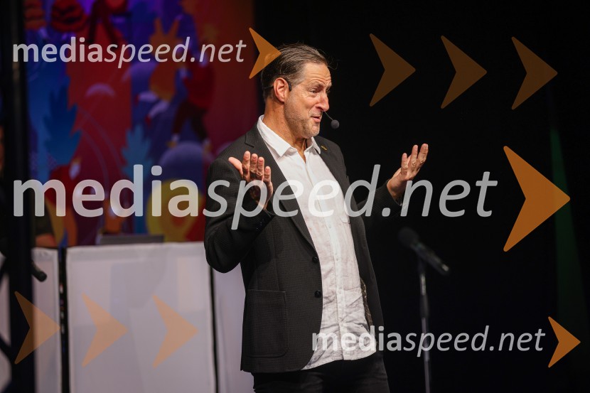  John Denhof, predsednik uprave NKBMAutsajderji, dobrodelni stand up roast