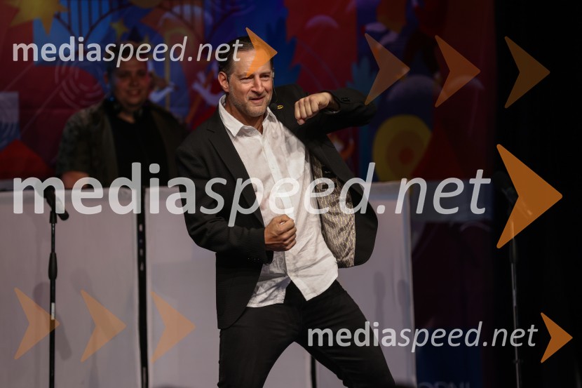  John Denhof, predsednik uprave NKBMAutsajderji, dobrodelni stand up roast