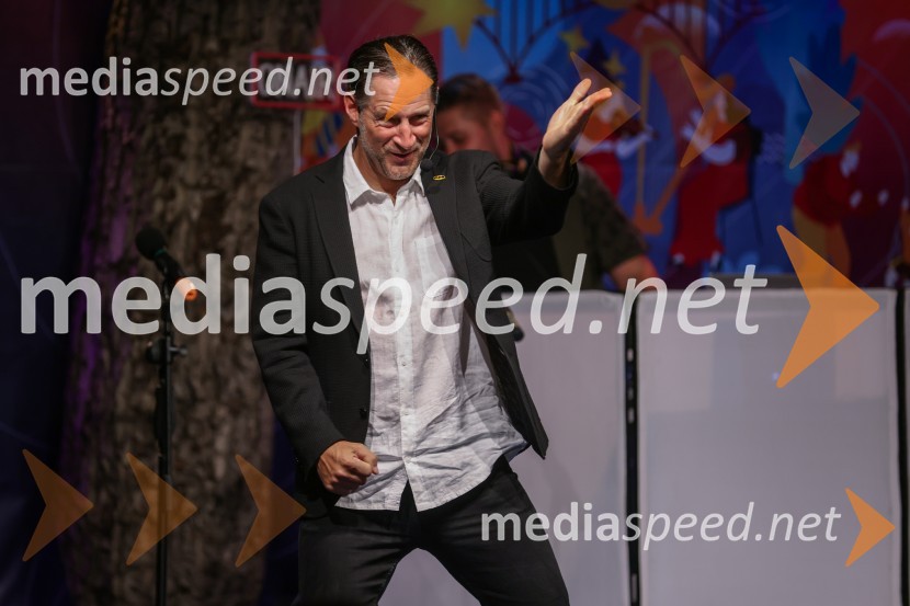  John Denhof, predsednik uprave NKBMAutsajderji, dobrodelni stand up roast