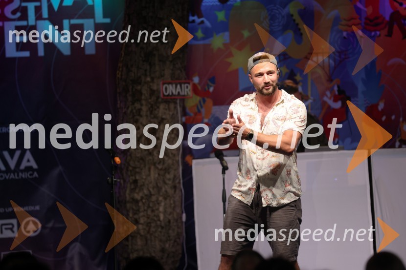  Filip Flisar, nekdanji smučar prostega slogaAutsajderji, dobrodelni stand up roast