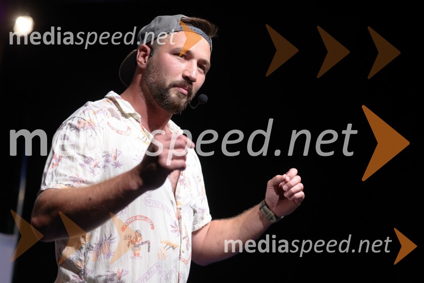  Filip Flisar, nekdanji smučar prostega slogaAutsajderji, dobrodelni stand up roast