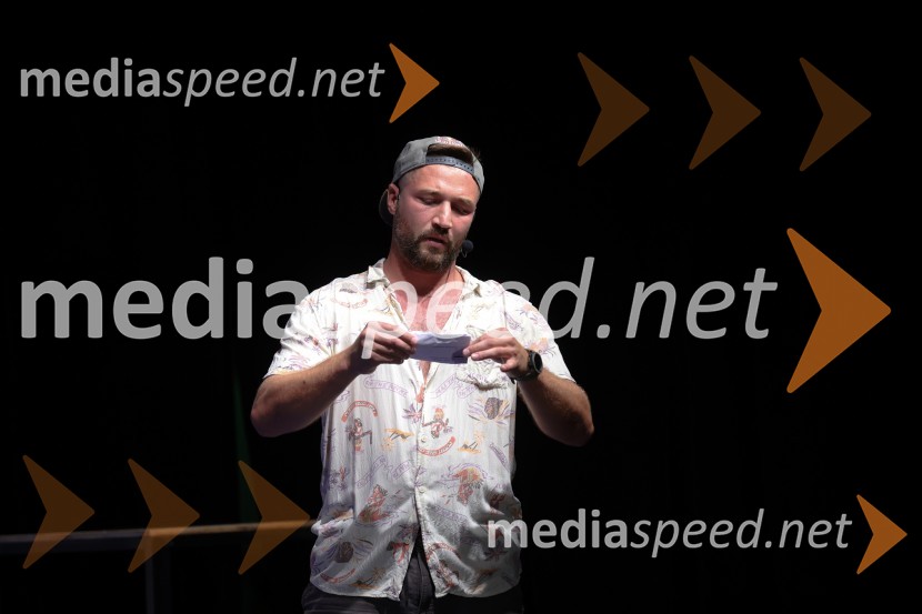  Filip Flisar, nekdanji smučar prostega slogaAutsajderji, dobrodelni stand up roast