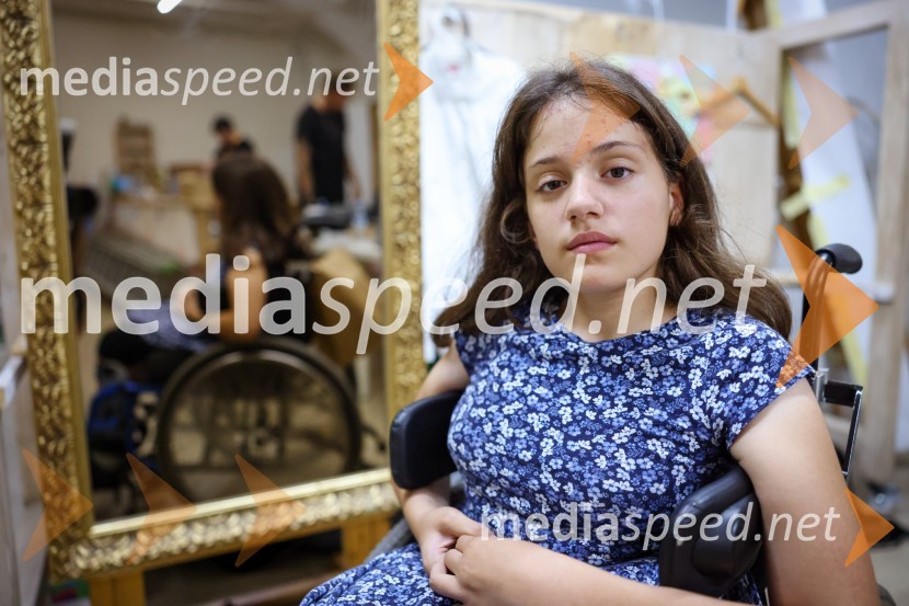  Tinka ŠkvorcAutsajderji, dobrodelni stand up roast