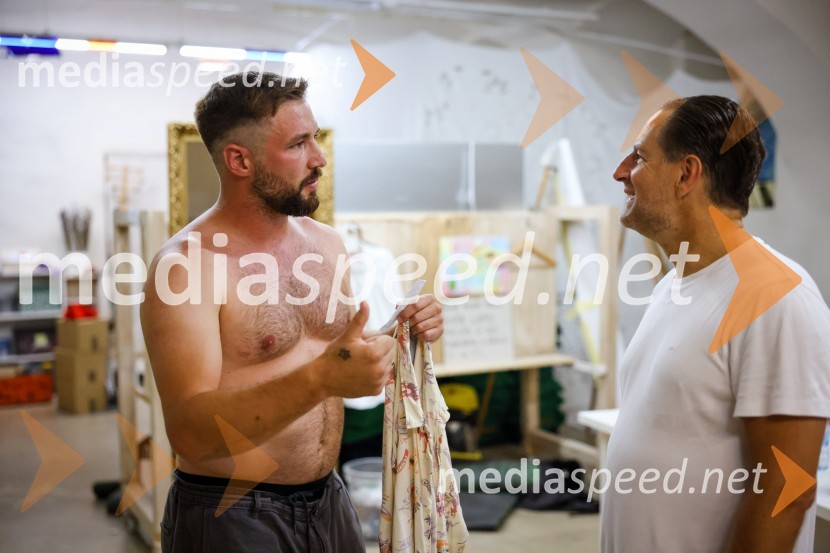  Filip Flisar, nekdanji smučar prostega sloga;  John Denhof, predsednik uprave NKBMAutsajderji, dobrodelni stand up roast