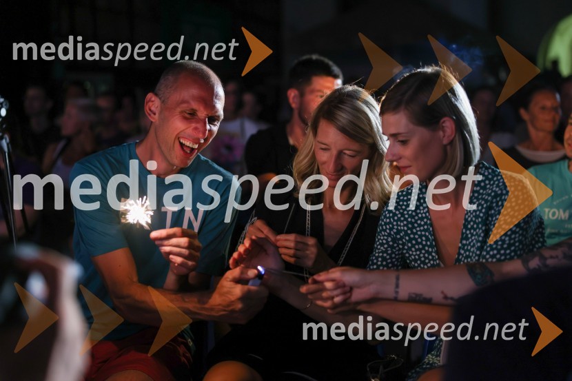 prof. dr. Matjaž Perc, Fakulteta za naravoslovje in matematiko UM;  Tina Benko;  ... Autsajderji, dobrodelni stand up roast