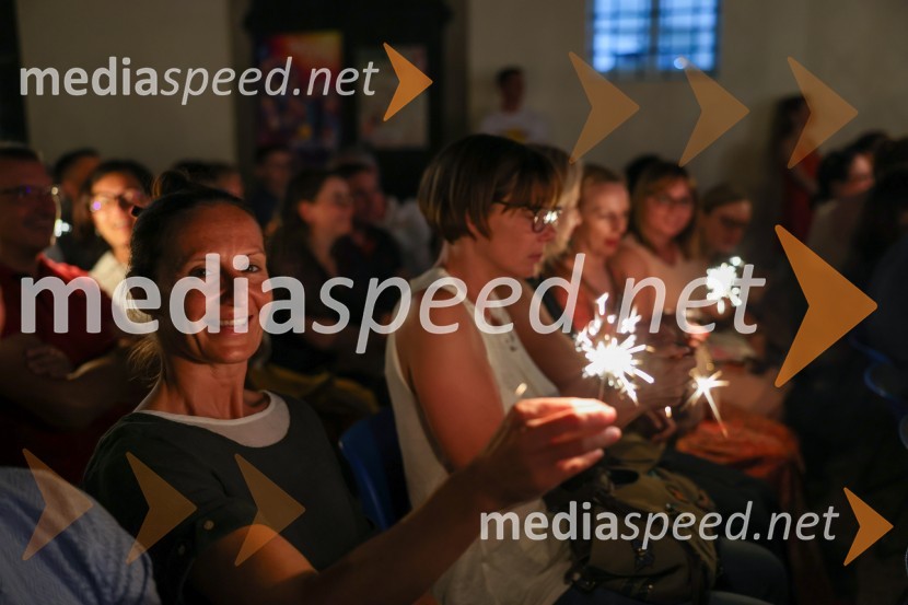 Autsajderji, dobrodelni stand up roast