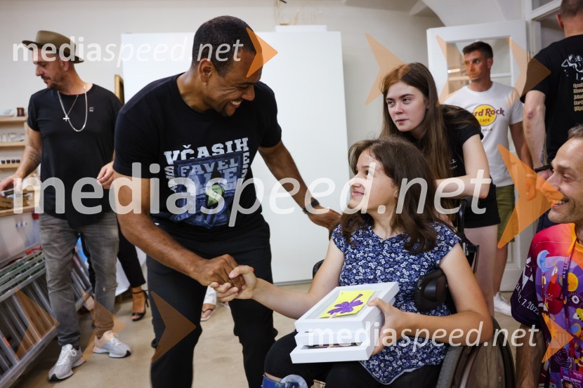  Marcos  Tavares, nogometaš, NK Maribor;  Tinka Škvorc;  ... Autsajderji, dobrodelni stand up roast