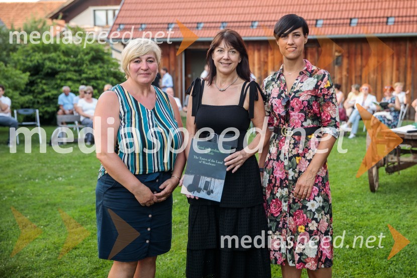  ... ;  ... ;  Zala  Razinger, Riko Ribnica, asistentka v PRObedi ter obredi, zaključna prireditev projekta