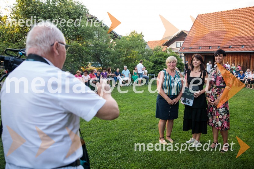 ... ;  ... ;  Zala  Razinger, Riko Ribnica, asistentka v PRObedi ter obredi, zaključna prireditev projekta
