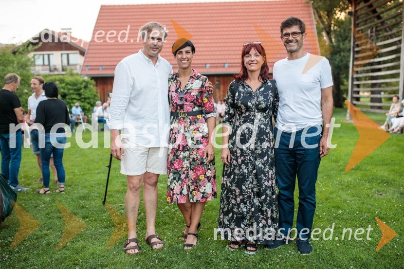  ... ;  Zala  Razinger, Riko Ribnica, asistentka v PR;  Urša Manček Rakovec, marketing, RTV Slovenija;  Matjaž Rakovec, župan Mestne občine KranjObedi ter obredi, zaključna prireditev projekta