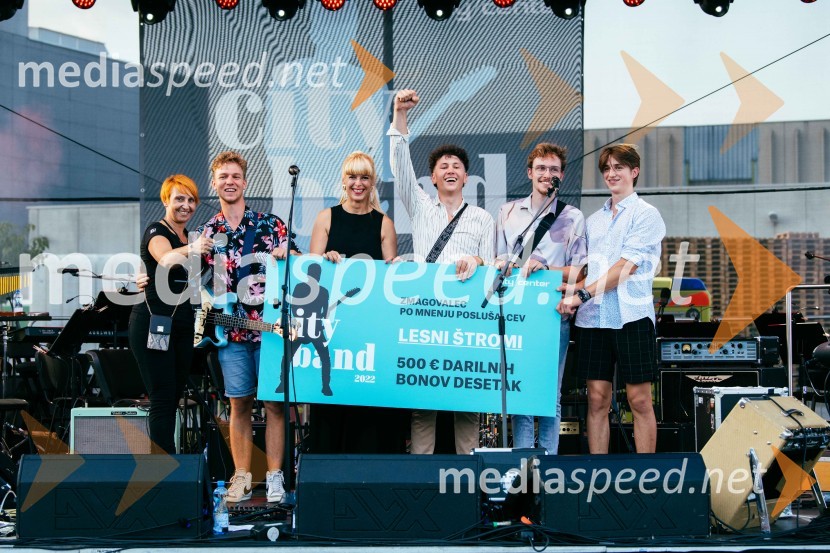  Nena Horvat, vodja marketinga City Center;  Tilen Potočnik, Lesni štromi;  Darja Lesjak, center manager, Citycenter Celje;  Urban Kavkler, Lesni štromi;  Jan Kolbič, Lesni štromi;  Marko Berglez, Lesni štromiHamo&Tribute 2 love s simfoniki, koncert v CityCenter Celje