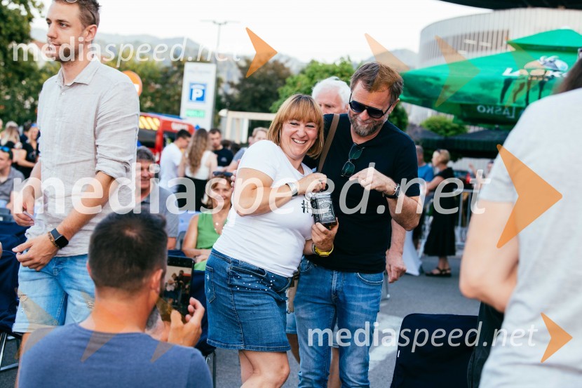  ... ; dr. Tone Kregar, zgodovinar, pevec Mi2, direktor Muzeja novejše zgodovine CeljeHamo&Tribute 2 love s simfoniki, koncert v CityCenter Celje