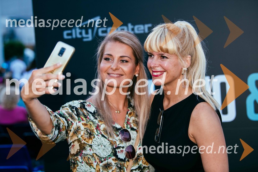  Mojca Škof, vizažistka;  Darja Lesjak, center manager, Citycenter CeljeHamo&Tribute 2 love s simfoniki, koncert v CityCenter Celje
