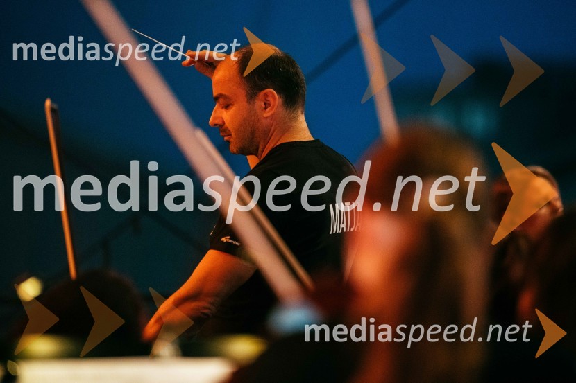  Matjaž Brežnik, dirigentHamo&Tribute 2 love s simfoniki, koncert v CityCenter Celje