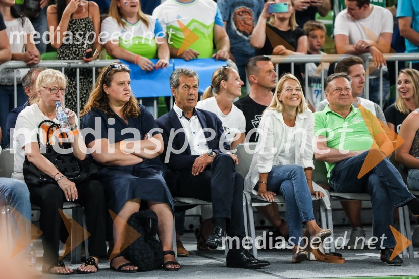  ... ;  ... ;  Stojan Petrič, nekdanji predsednik uprave družbe FMR;  Tjaša Ficko, podžupanja, Mestna občina Ljubljana;  Zoran Janković, župan, Mestna občina LjubljanaKošarkarska tekma Slovenija -  Hrvaška