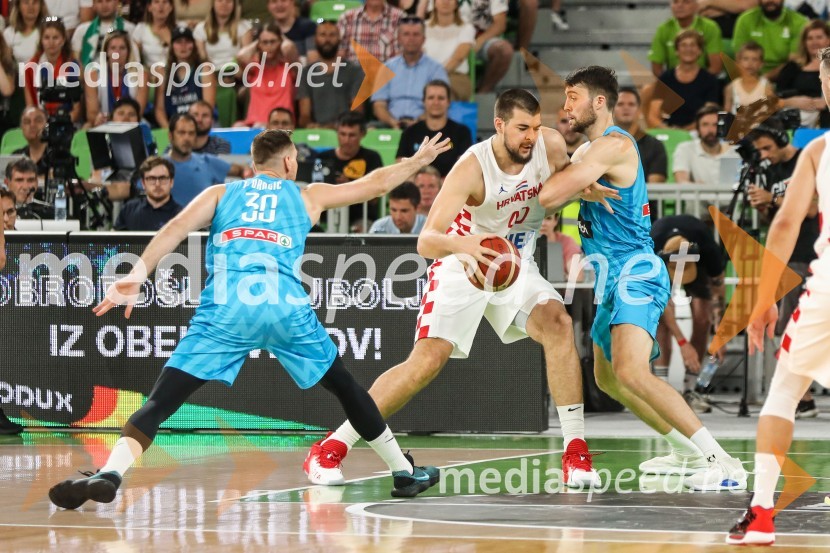  Zoran Dragić, košarkar;  Ivica Zubac, košarkaš;  ... Košarkarska tekma Slovenija -  Hrvaška