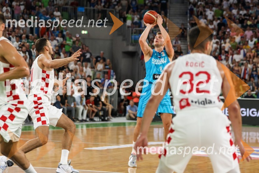  Ante Žižić, košarkaš;  Edo Murić, košarkar;  Roko Rogić, košarkašKošarkarska tekma Slovenija -  Hrvaška