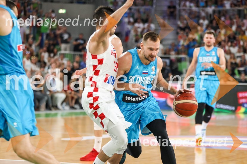  ... ;  Zoran Dragić, košarkarKošarkarska tekma Slovenija -  Hrvaška