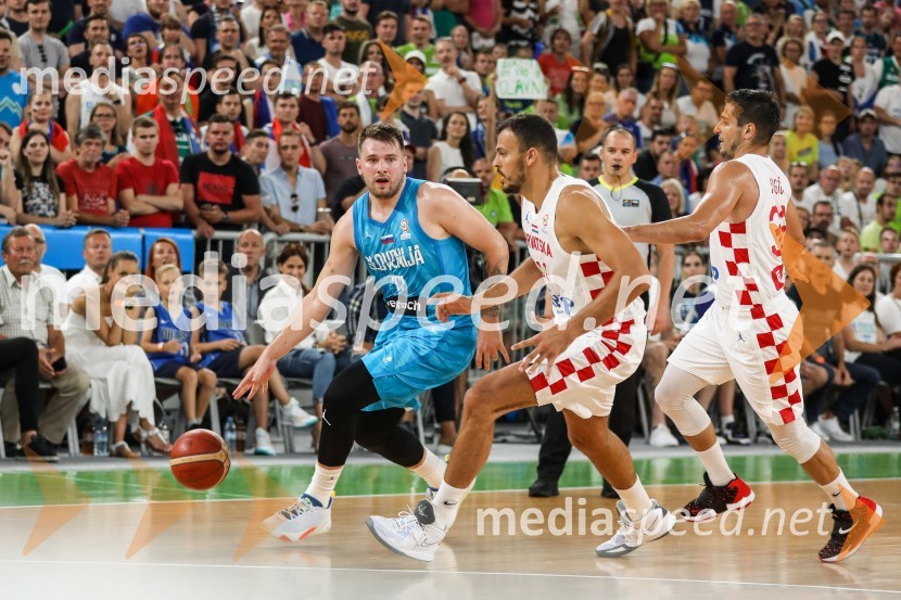  Luka  Dončić, košarkar;  Ante Žižić, košarkaš;  Roko Rogić, košarkašKošarkarska tekma Slovenija -  Hrvaška