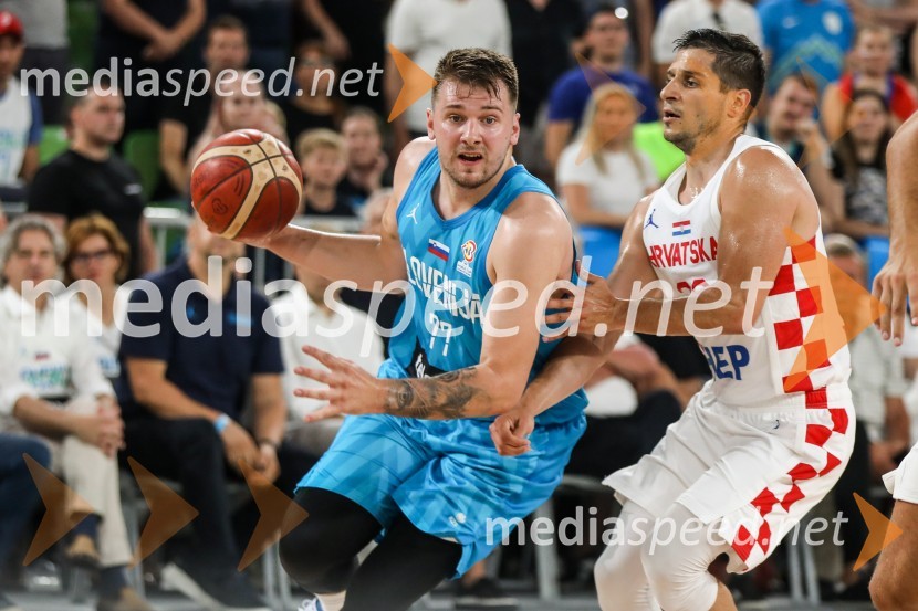  Luka  Dončić, košarkar;  Roko Rogić, košarkašKošarkarska tekma Slovenija -  Hrvaška