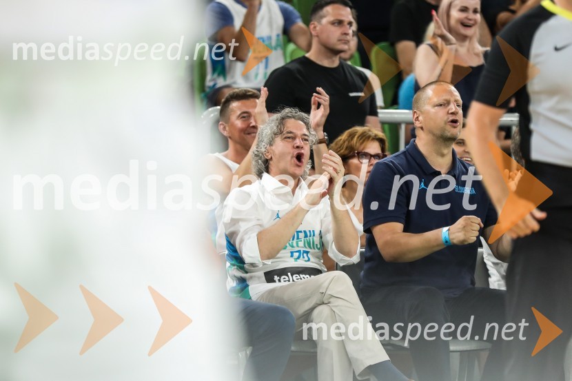 dr. Robert Golob, predsednik vlade RS;  Matej Erjavec, predsednik, Košarkarska Zveza SlovenijeKošarkarska tekma Slovenija -  Hrvaška