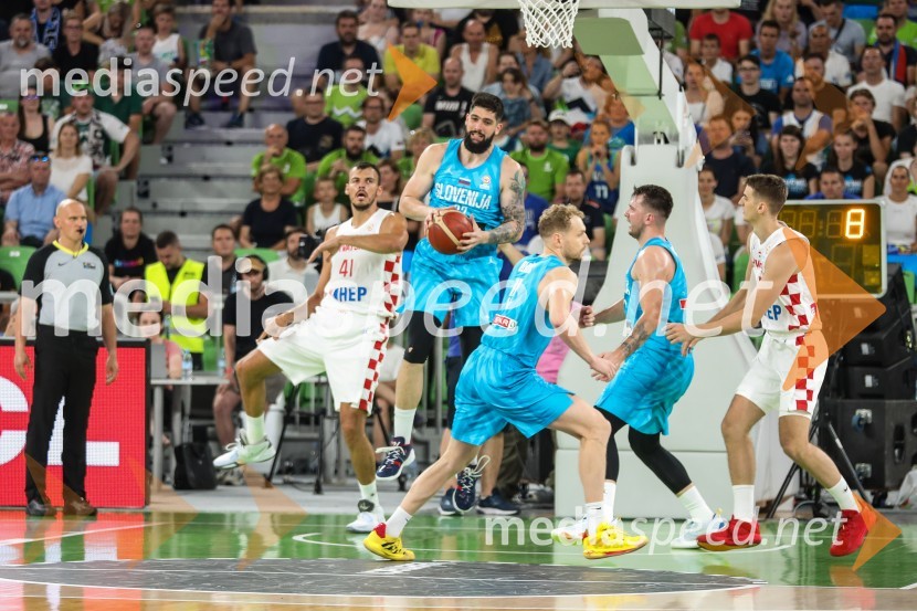  Ante Žižić, košarkaš;  Žiga Dimec, košarkar;  Jaka Blažič, košarkar;  Luka  Dončić, košarkar;  ... Košarkarska tekma Slovenija -  Hrvaška