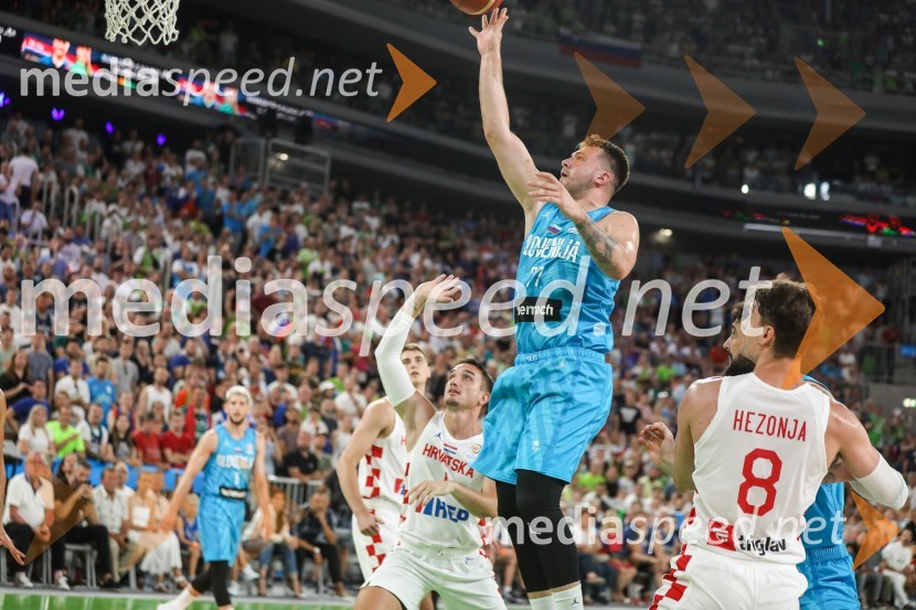 Luka  Dončić, košarkar;  Mario Hezonja, košarkašKošarkarska tekma Slovenija -  Hrvaška