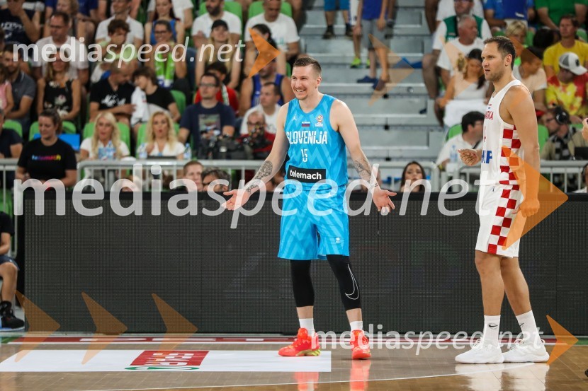  Gregor  Hrovat, košarkar;  ... Košarkarska tekma Slovenija -  Hrvaška