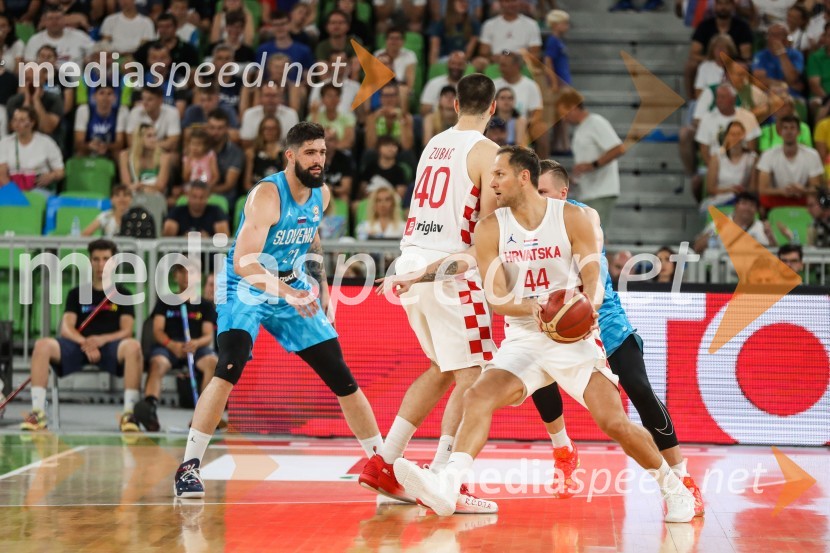  Žiga Dimec, košarkar;  Ivica Zubac, košarkaš;  Bogdan Bogdanović, košarkašKošarkarska tekma Slovenija -  Hrvaška