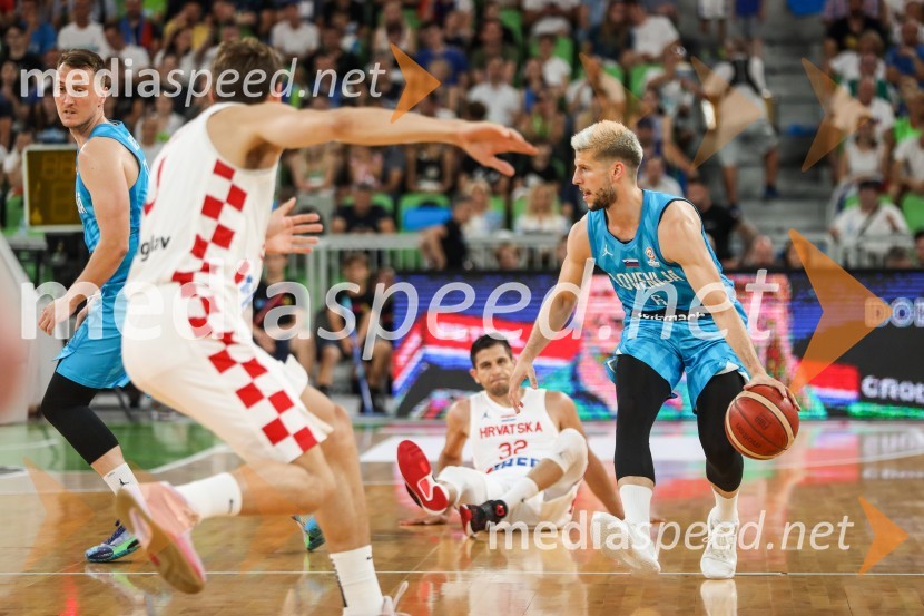  Roko Rogić, košarkaš;  Aleksej  Nikolić, košarkarKošarkarska tekma Slovenija -  Hrvaška