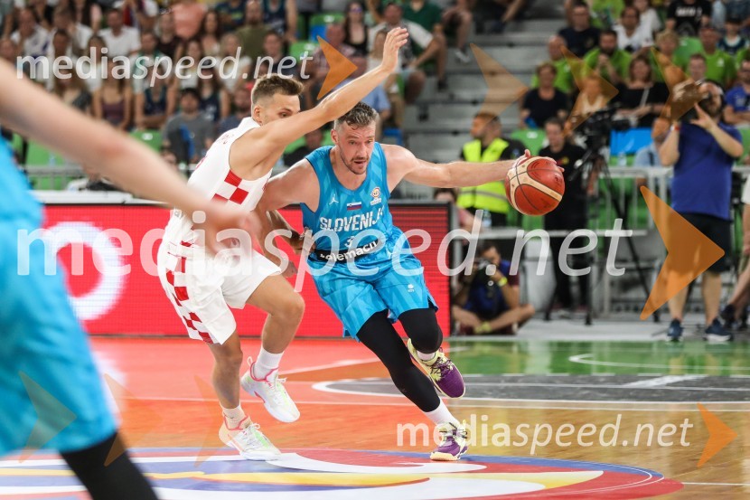  ... ;  Zoran Dragić, košarkarKošarkarska tekma Slovenija -  Hrvaška