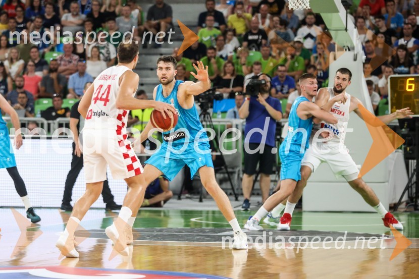  Bogdan Bogdanović, košarkaš;  Mike Tobey, košarkašKošarkarska tekma Slovenija -  Hrvaška