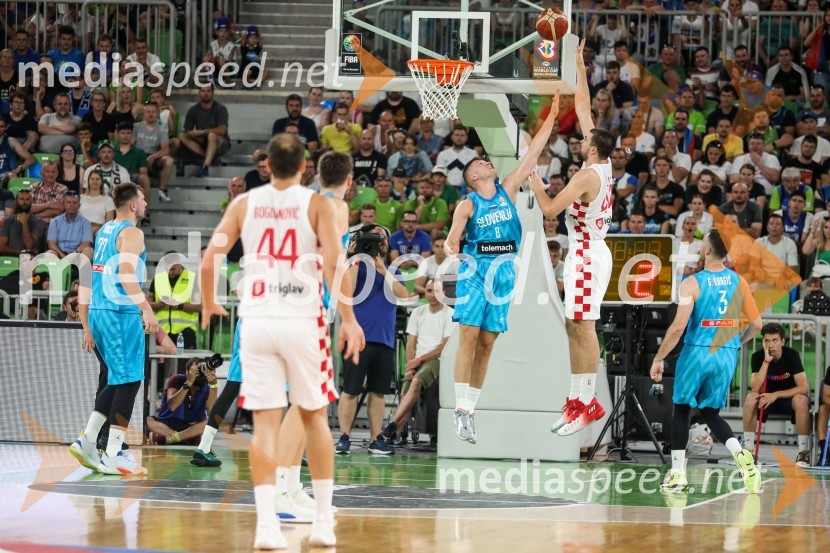  Edo Murić, košarkar;  Ivica Zubac, košarkašKošarkarska tekma Slovenija -  Hrvaška