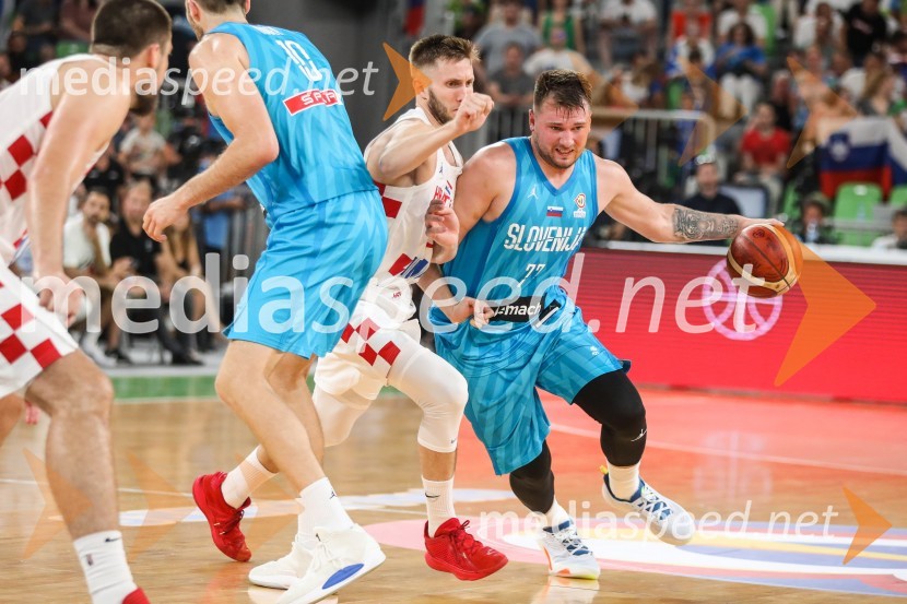  ... ;  Luka  Dončić, košarkarKošarkarska tekma Slovenija -  Hrvaška