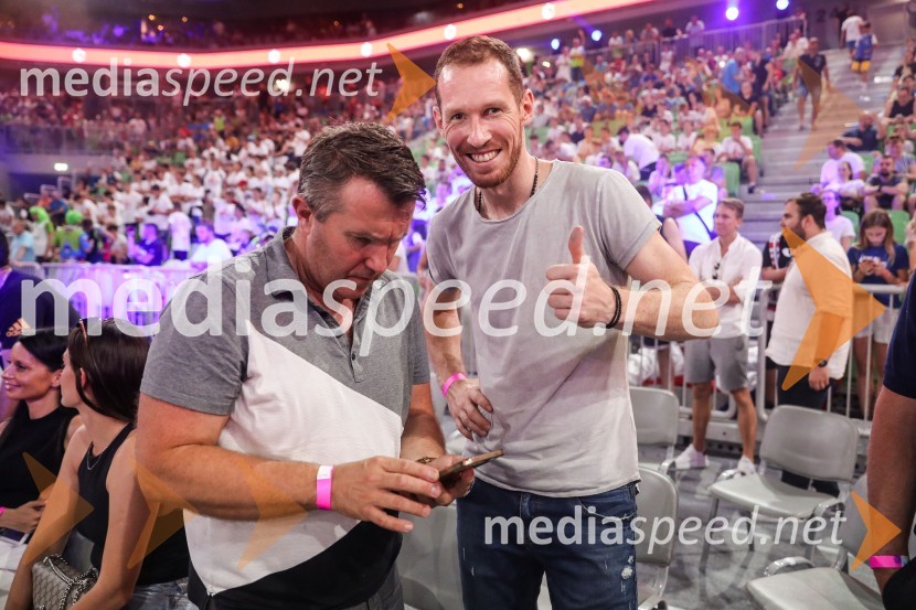  ... ;  Tine Urnaut, odbojkarKošarkarska tekma Slovenija -  Hrvaška