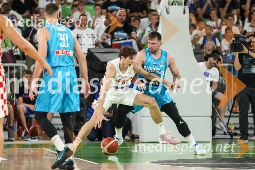  Zoran Dragić, košarkar;  Mario Hezonja, košarkaš;  Luka  Dončić, košarkarKošarkarska tekma Slovenija -  Hrvaška