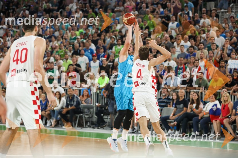  Ivica Zubac, košarkaš;  Luka  Dončić, košarkar;  Roko Prkačin, košarkašKošarkarska tekma Slovenija -  Hrvaška