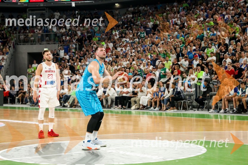  Mateo Drežnjak, košarkaš;  Luka  Dončić, košarkarKošarkarska tekma Slovenija -  Hrvaška