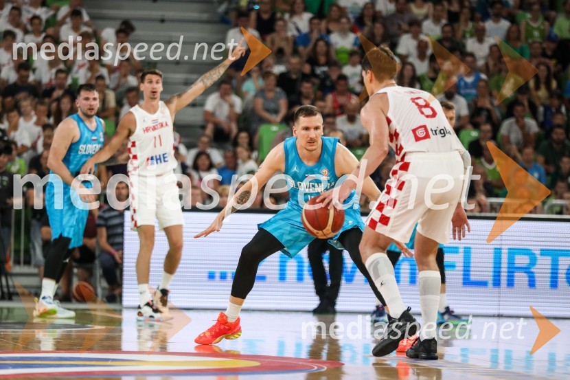  Gregor  Hrovat, košarkar;  Mario Hezonja, košarkašKošarkarska tekma Slovenija -  Hrvaška