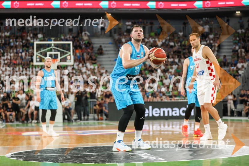  Luka  Dončić, košarkar;  Bogdan Bogdanović, košarkašKošarkarska tekma Slovenija -  Hrvaška