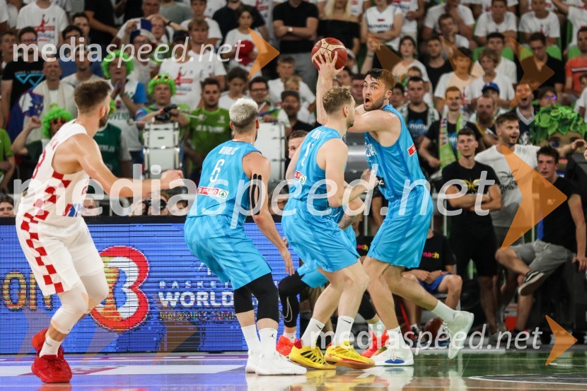  ... ;  Aleksej  Nikolić, košarkar;  Jaka Blažič, košarkar;  Mike Tobey, košarkašKošarkarska tekma Slovenija -  Hrvaška