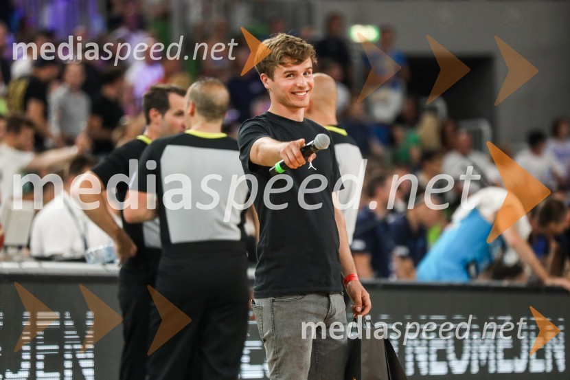  Klemen Kopina, speaker, MCKošarkarska tekma Slovenija -  Hrvaška