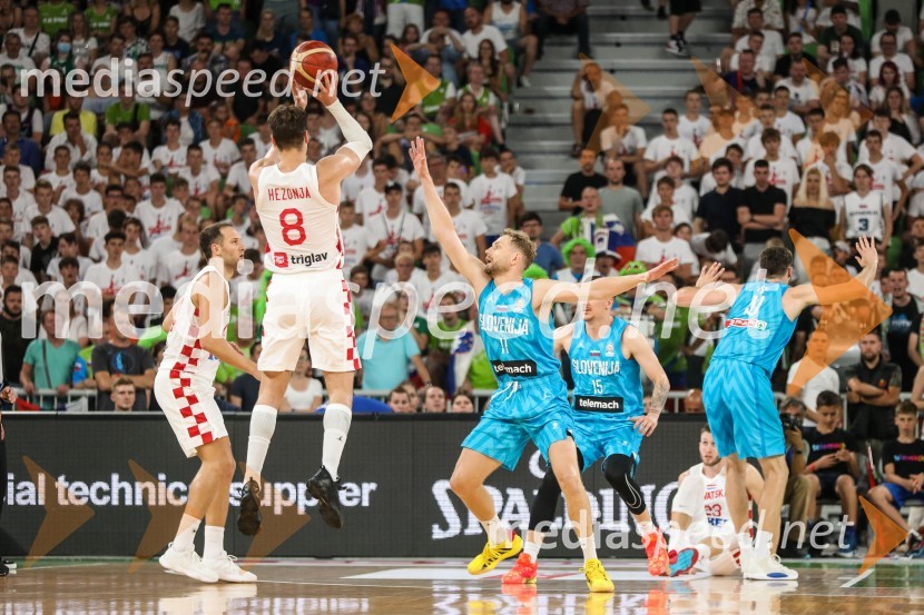  Ante Žižić, košarkaš;  Mario Hezonja, košarkaš;  Jaka Blažič, košarkarKošarkarska tekma Slovenija -  Hrvaška