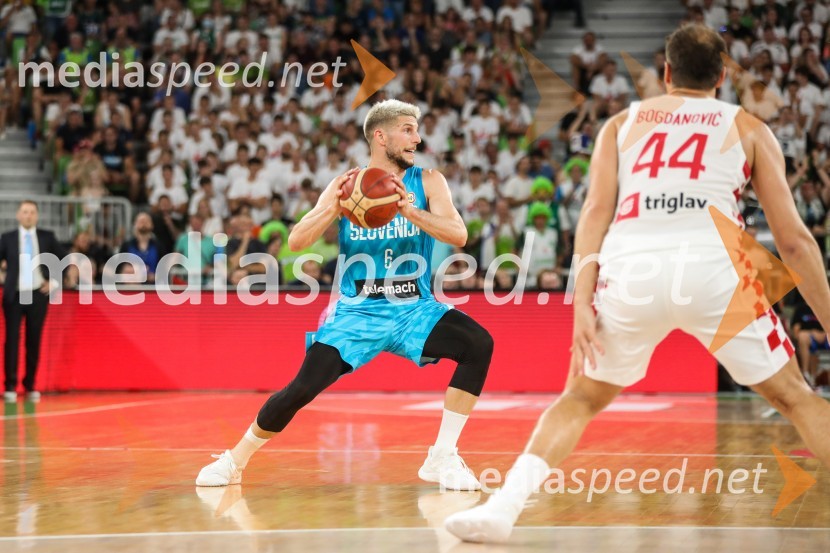  Aleksej  Nikolić, košarkar;  Bogdan Bogdanović, košarkašKošarkarska tekma Slovenija -  Hrvaška