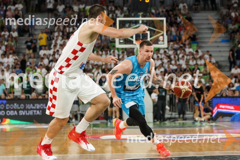  Ivica Zubac, košarkaš;  Gregor  Hrovat, košarkarKošarkarska tekma Slovenija -  Hrvaška
