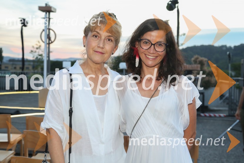  Barbara Hieng Samobor, direktorica in umetniška vodja MGL;  Simona  Belle, služba za stike z javnostmi MGLMojster, premiera