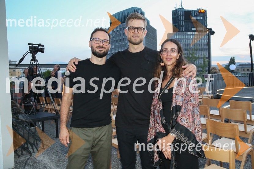  Darjan Mihajlović Cerar, scenograf;  Jaša Koceli, režiser;  Branka Pavlič, kostumografinjaMojster, premiera