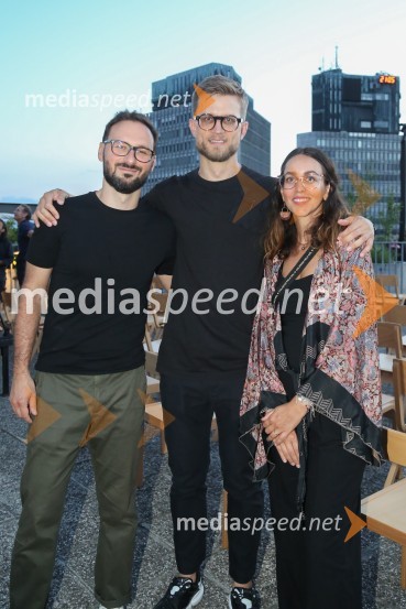  Darjan Mihajlović Cerar, scenograf;  Jaša Koceli, režiser;  Branka Pavlič, kostumografinjaMojster, premiera