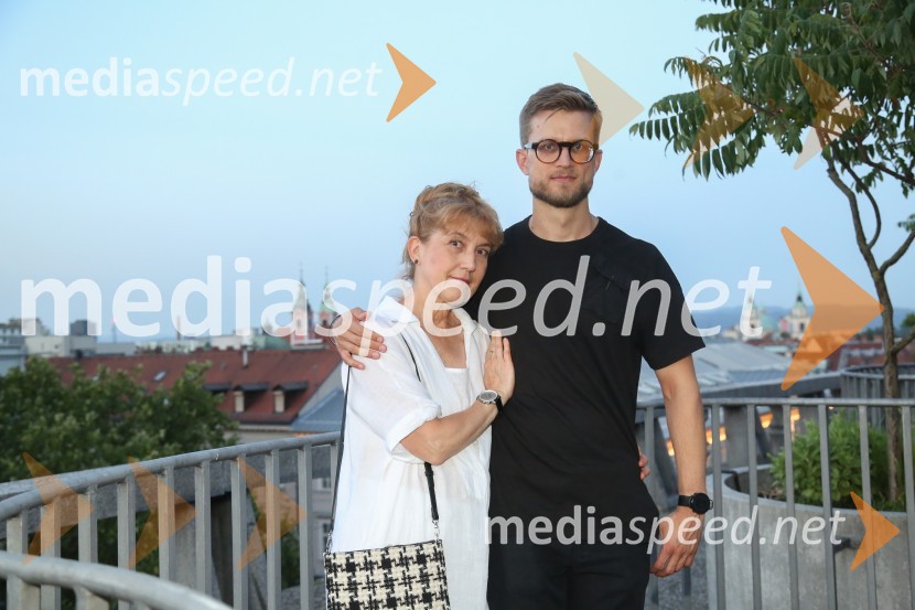  Barbara Hieng Samobor, direktorica in umetniška vodja MGL;  Jaša Koceli, režiserMojster, premiera